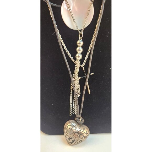 Layered Multistrand Necklace Set With Heart & Floral Pendant Choker to 18" Lengt - Picture 10 of 14